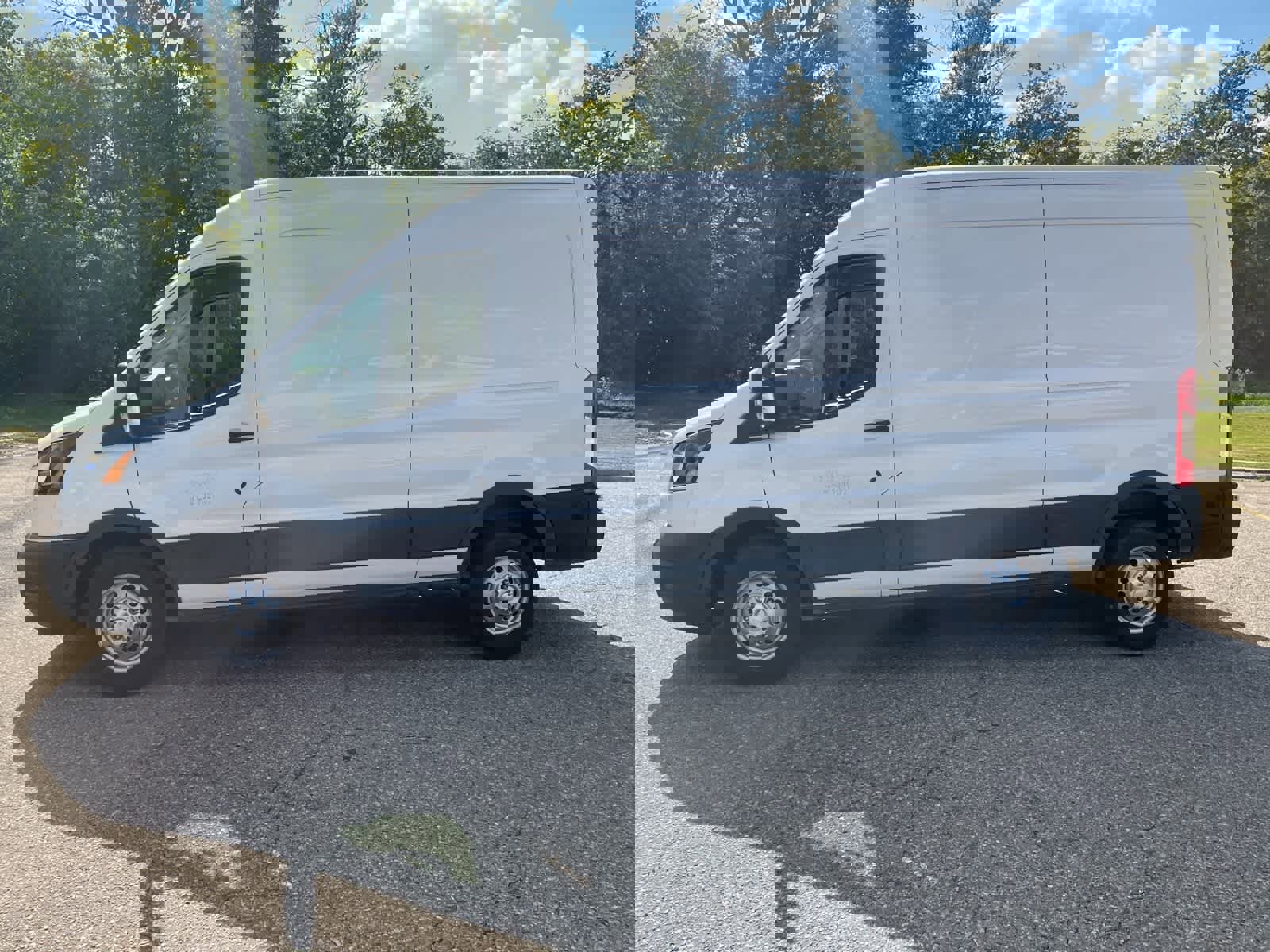 Used 2024 Ford Transit 250 148 Medium Roof Extended AWD image 4