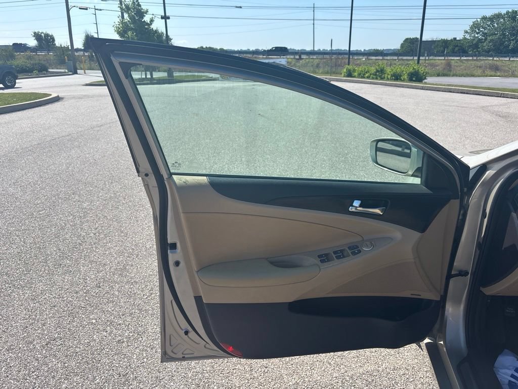 Used 2011 Hyundai Sonata Limited FWD image 10