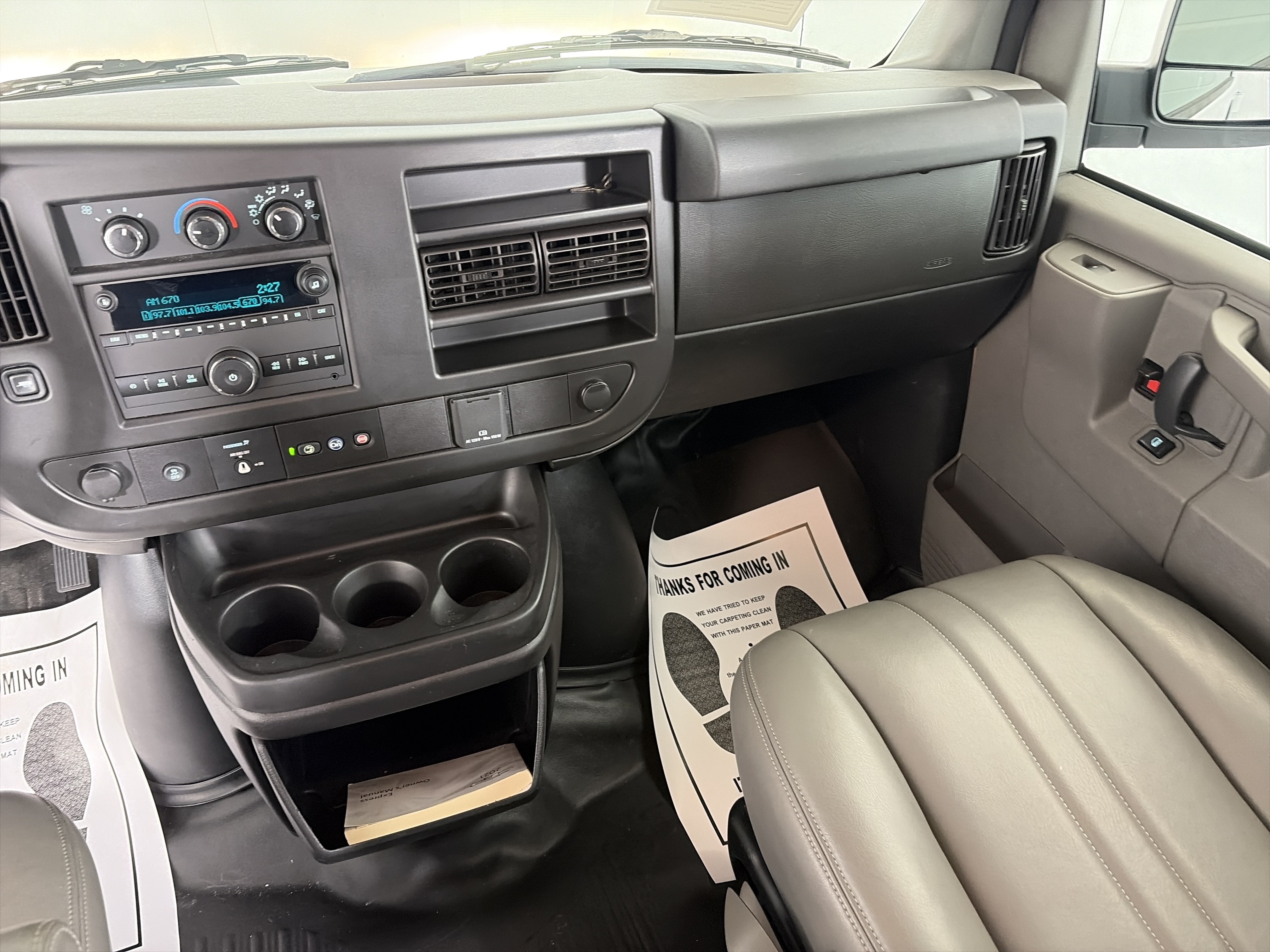 Used 2021 Chevrolet Express 2500 w/ Driver Convenience Package RWD image 4