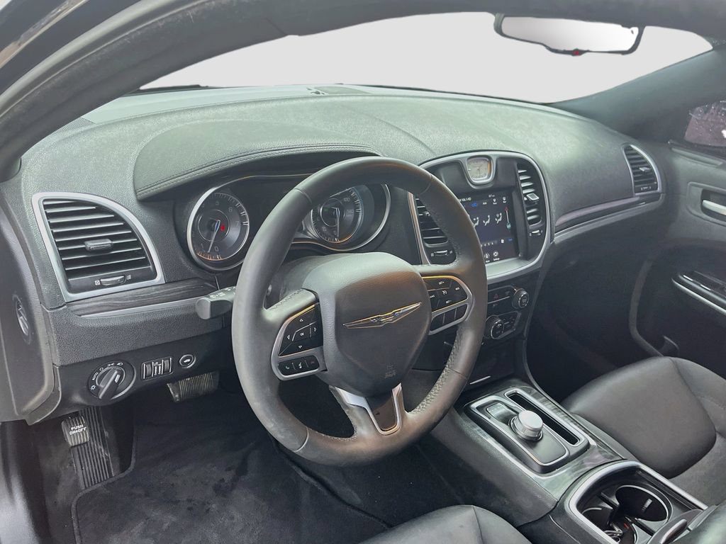 Used 2022 Chrysler 300 Touring w/ Sport Appearance Package RWD image 9