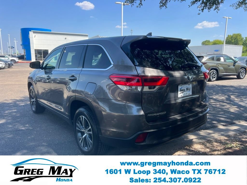 Used 2017 Toyota Highlander Plus FWD image 6