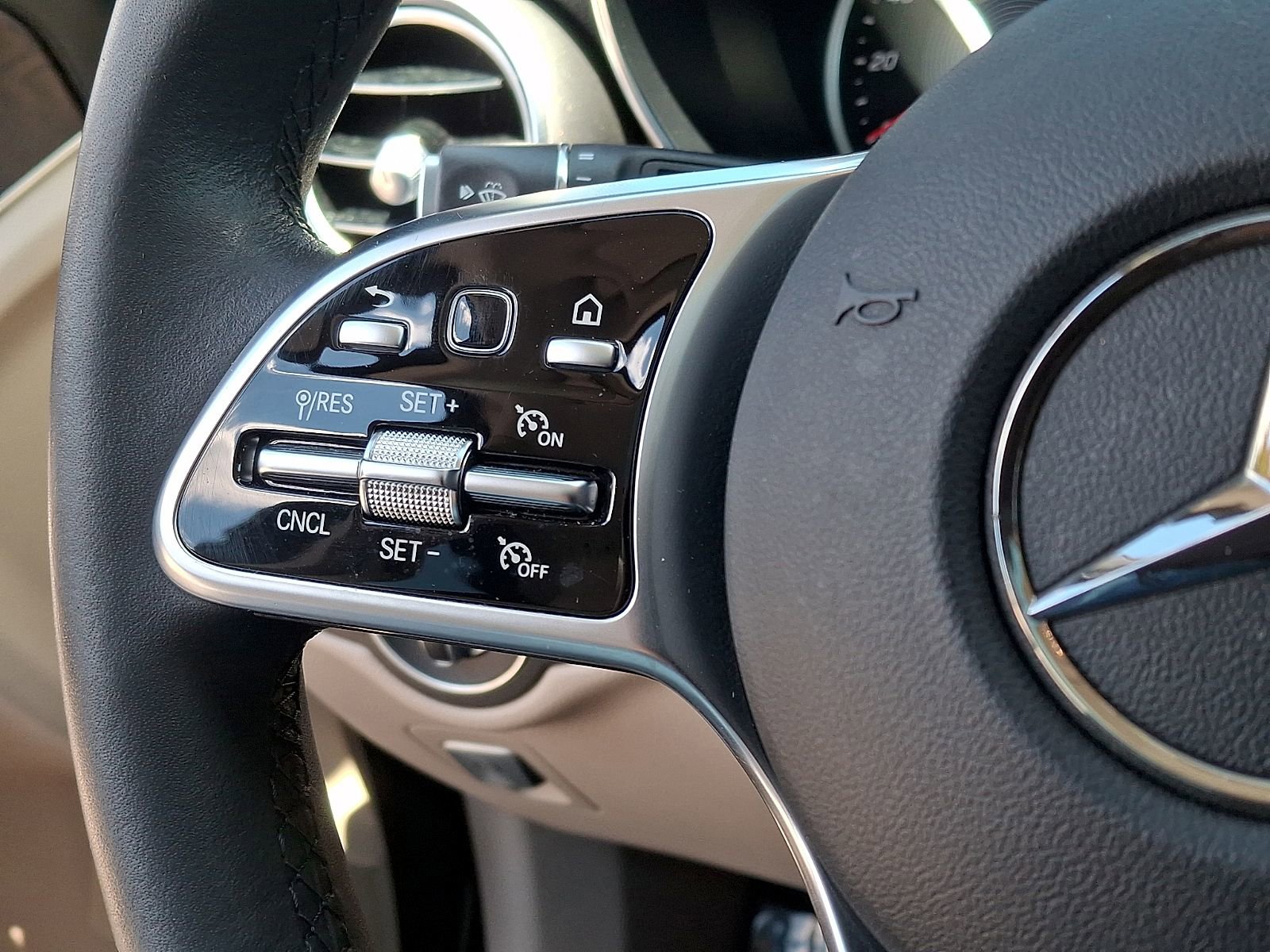 Used 2020 Mercedes-Benz GLC 300 4MATIC image 21