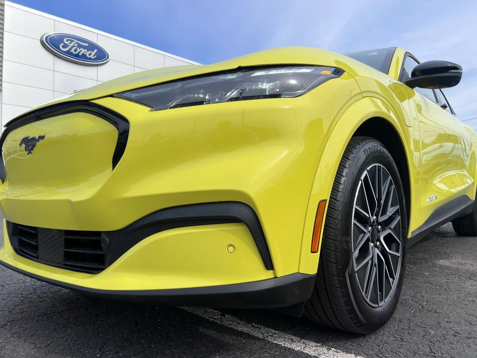 Certified 2025 Ford Mustang Mach-E Premium AWD/4WD image 5