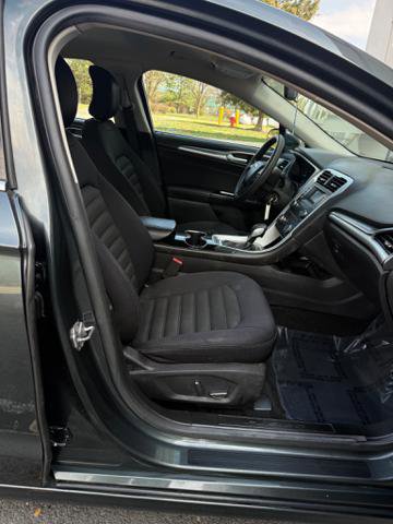 Used 2015 Ford Fusion SE FWD image 12