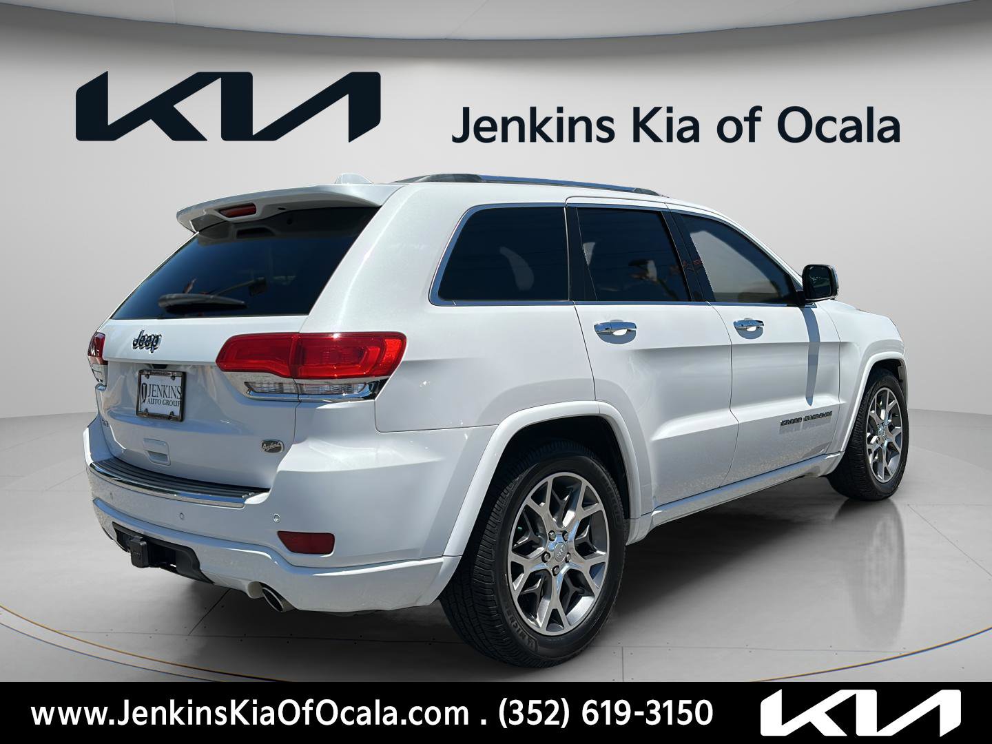 Used 2020 Jeep Grand Cherokee Overland AWD/4WD image 3