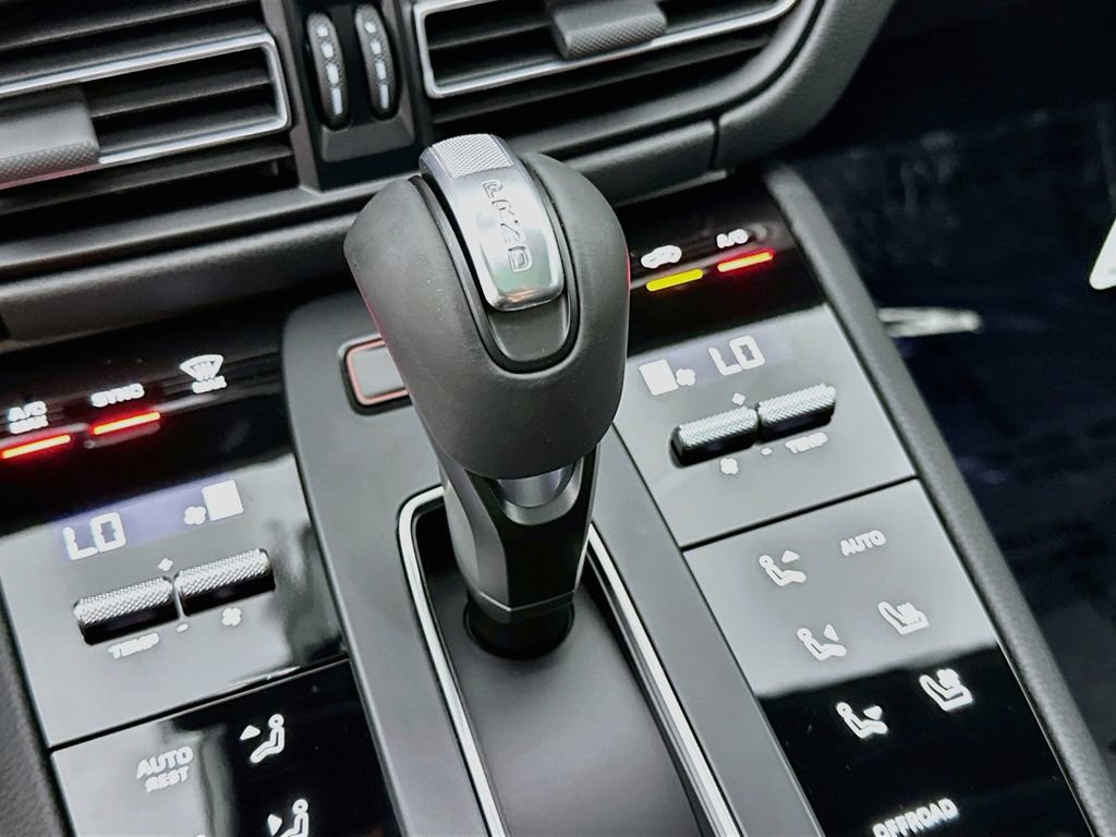 New 2026 Porsche Macan Turbo AWD/4WD image 19
