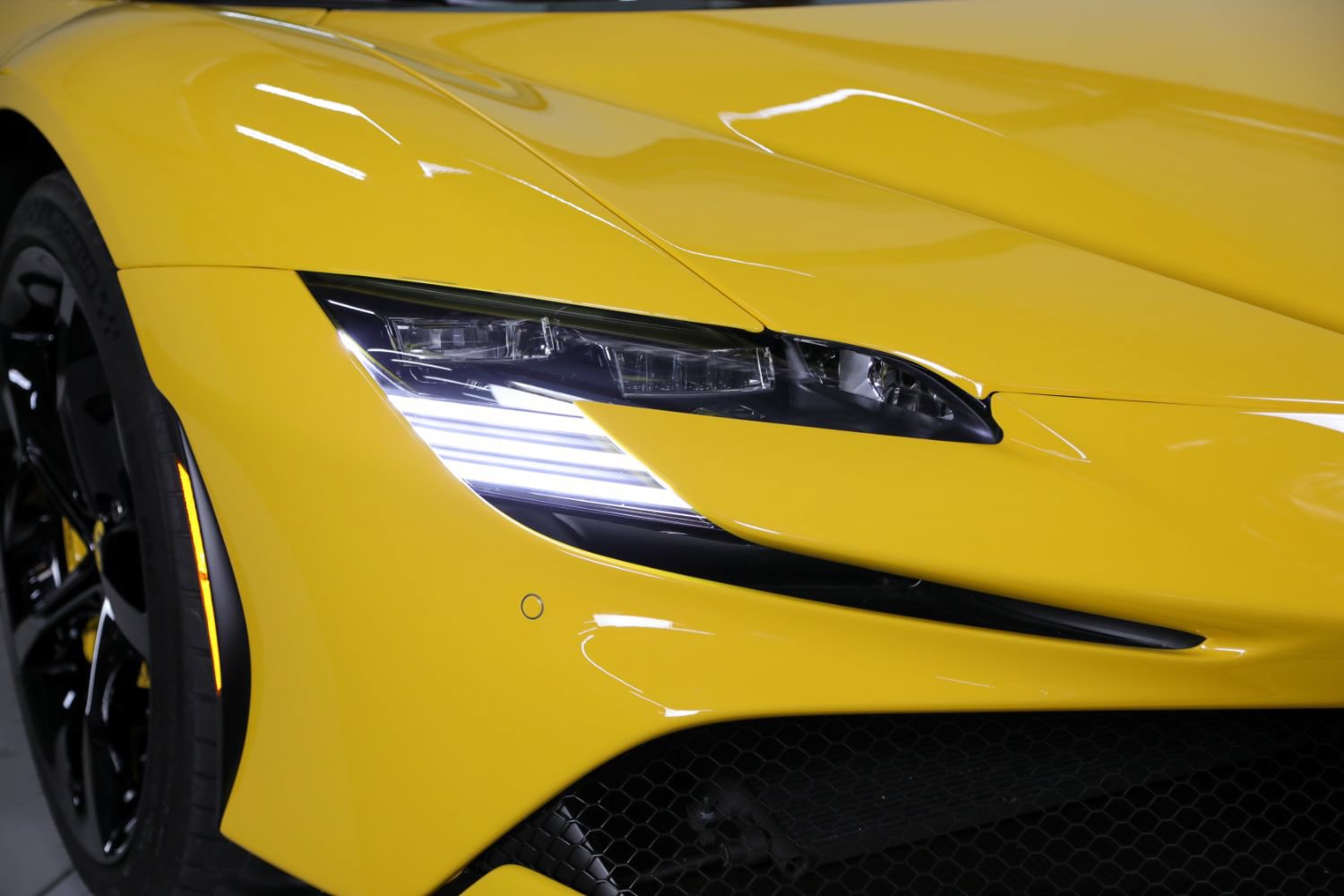 Used 2025 Ferrari SF90 Spider AWD/4WD image 13