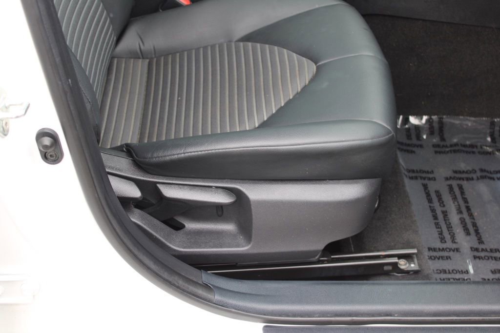 Used 2021 Toyota Camry SE w/ Blackout Package (TMS) image 19