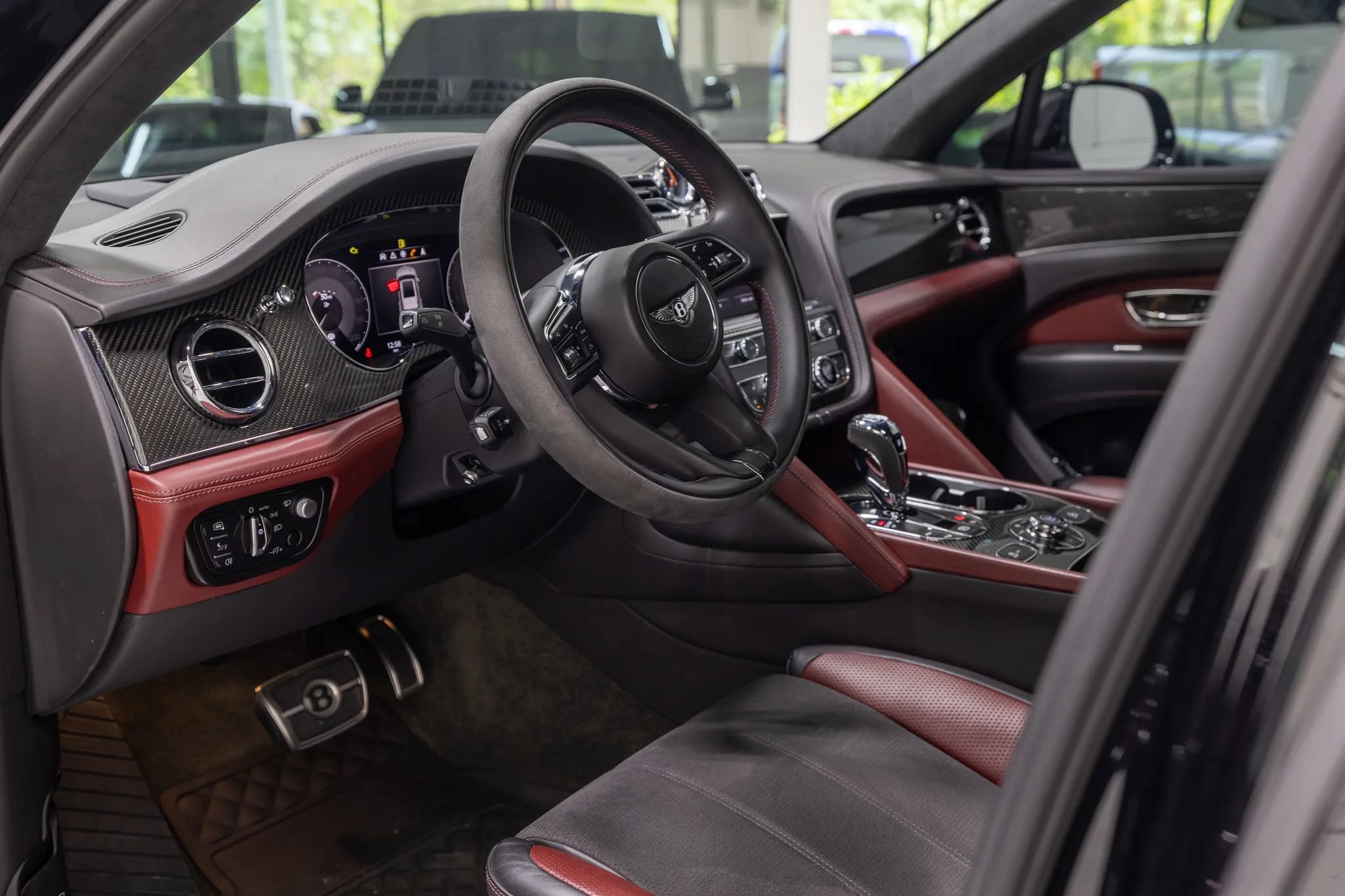 Used 2022 Bentley Bentayga AWD/4WD image 39