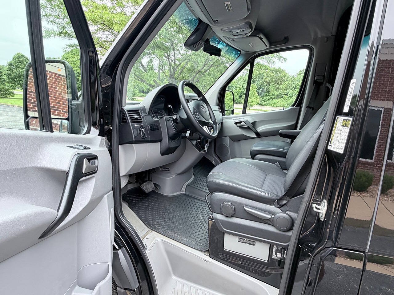 Used 2014 Mercedes-Benz Sprinter 2500 image 15