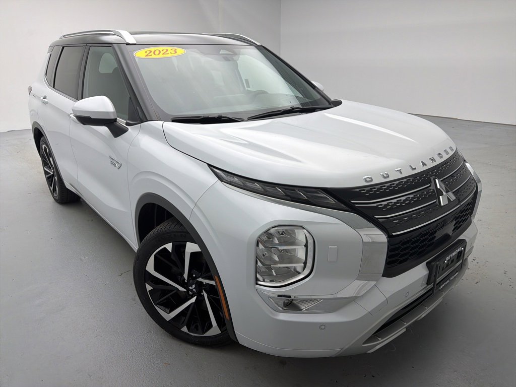 Used 2023 Mitsubishi Outlander SEL image 3
