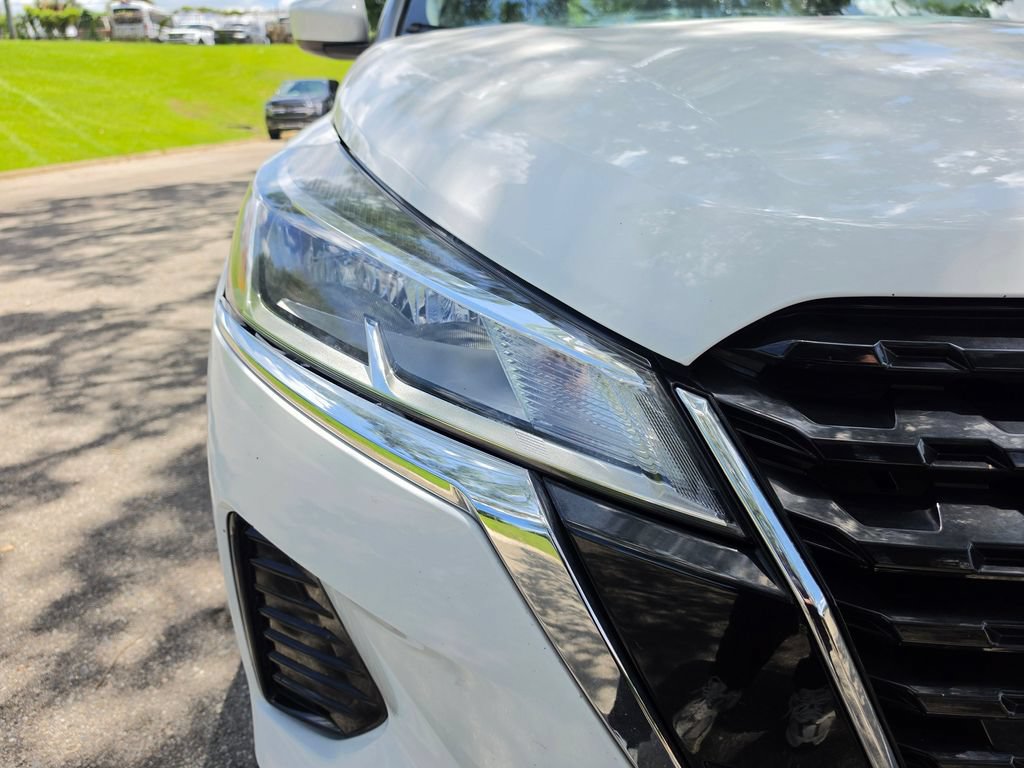 Used 2023 Nissan Kicks SV FWD image 11