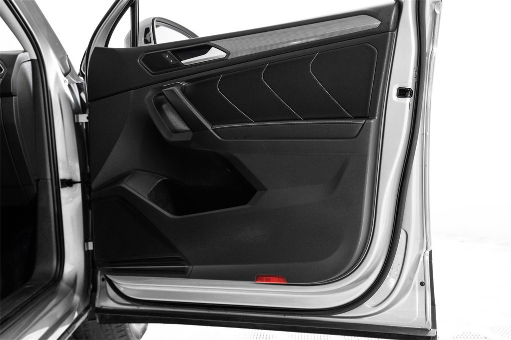 Used 2022 Volkswagen Tiguan SE image 49