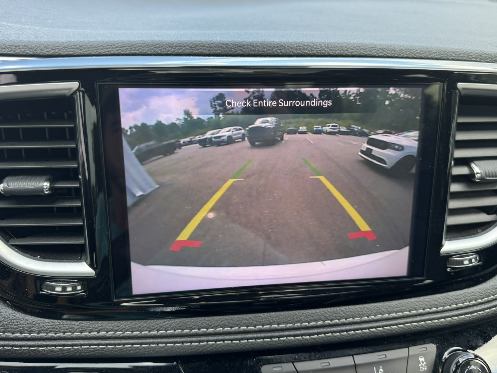 Used 2025 Chrysler Pacifica Limited FWD image 30