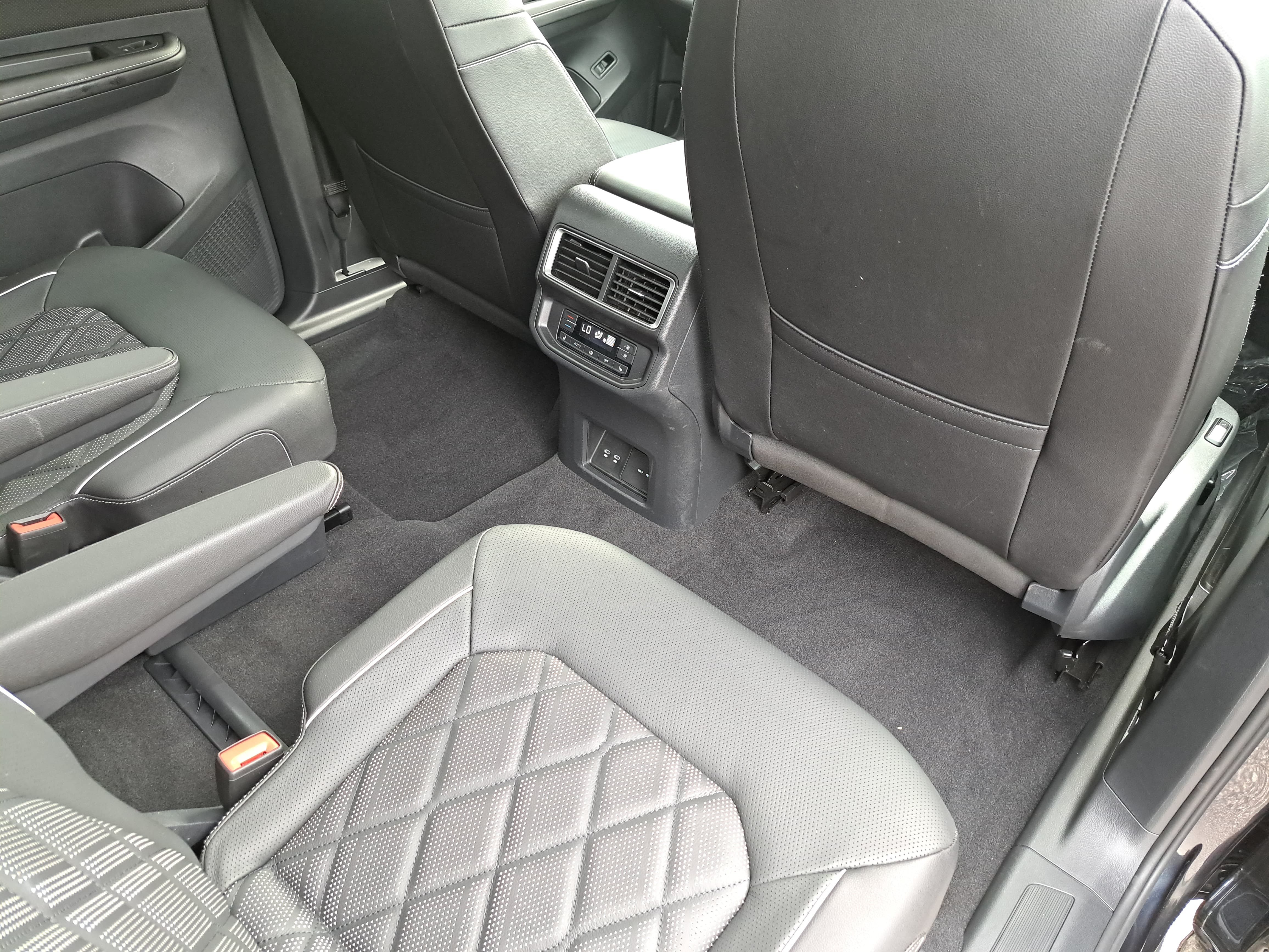 Certified 2026 Volkswagen Atlas SEL Premium R-Line AWD/4WD image 11