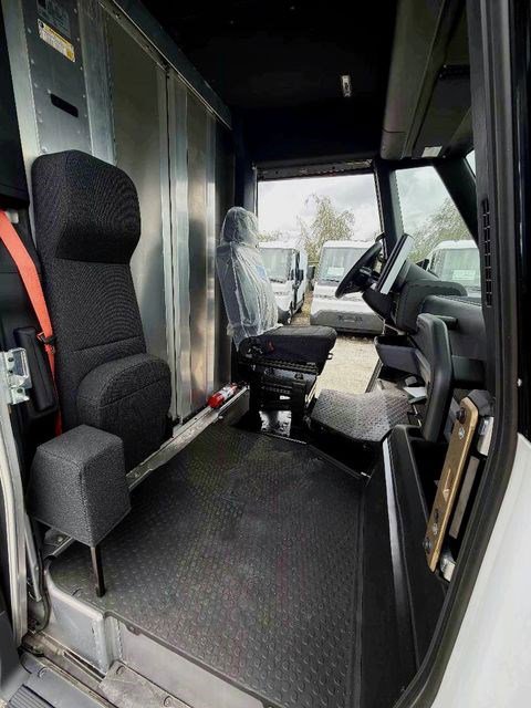 Used 2024 Chevrolet Brightdrop 400 w/ Commercial Equipment Package AWD/4WD image 6