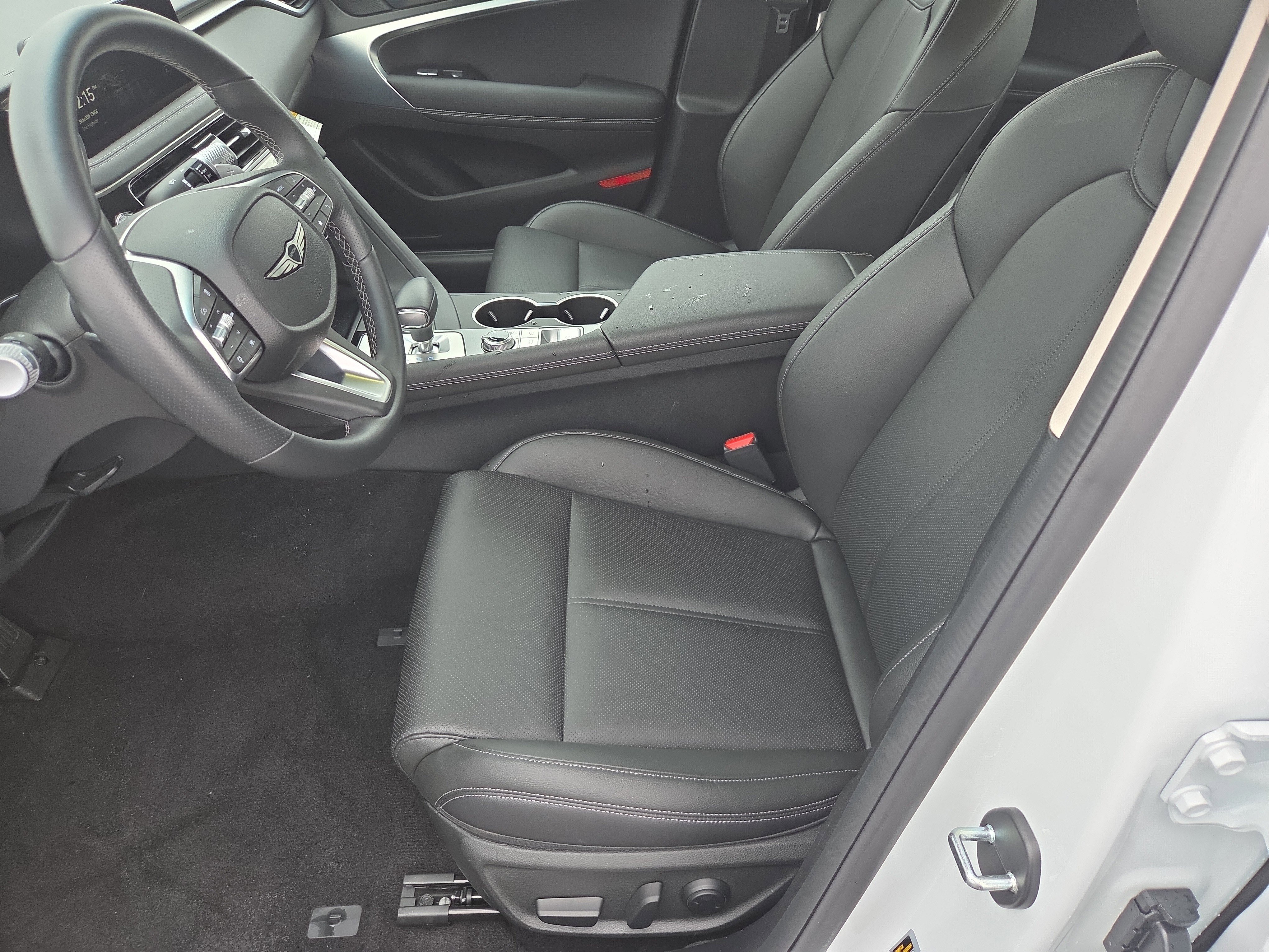 Used 2025 Genesis G70 2.5T image 5