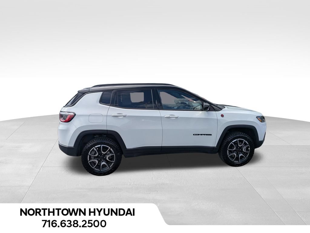 Used 2026 Jeep Compass Trailhawk AWD/4WD image 12
