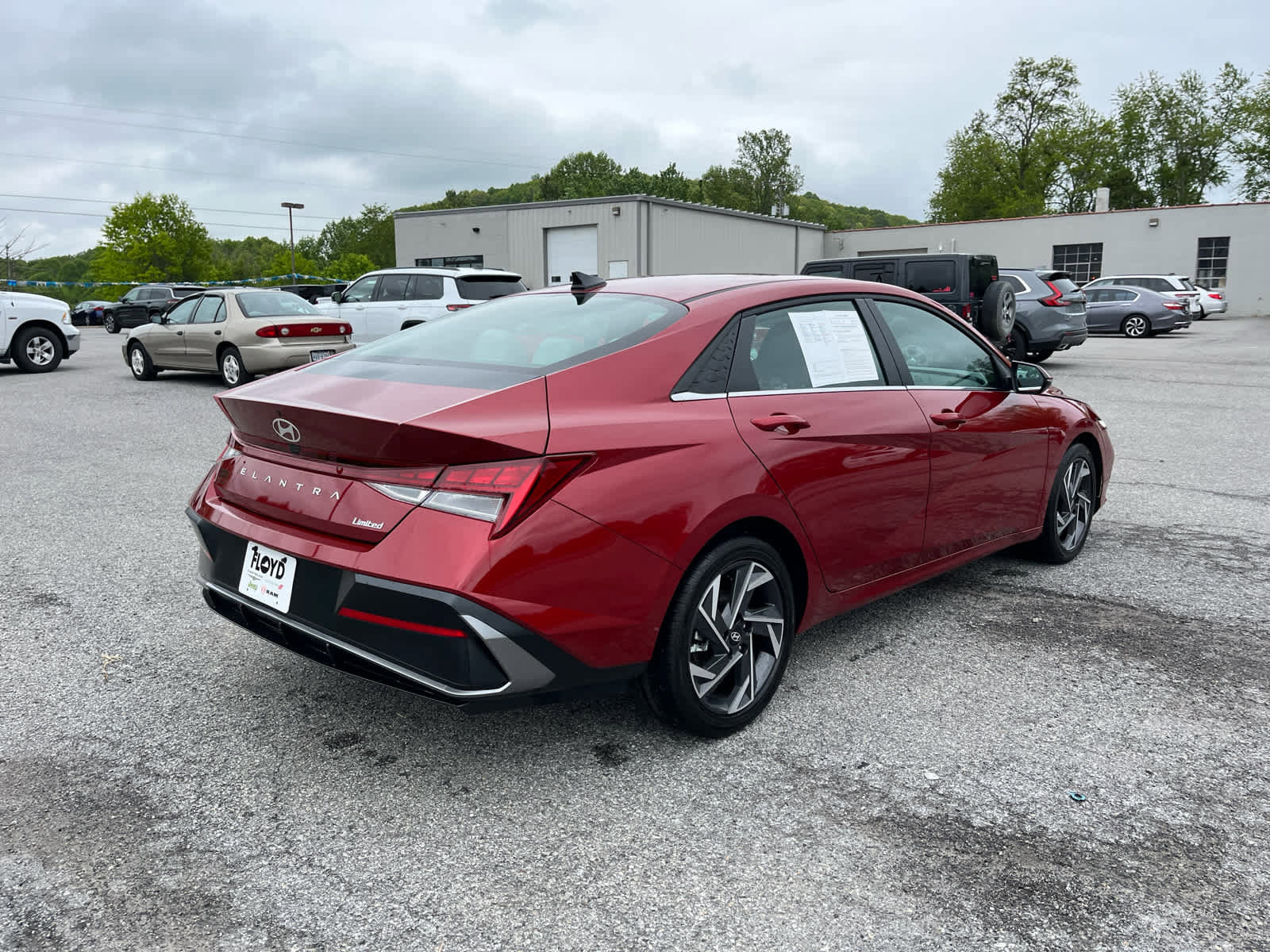 Used 2025 Hyundai Elantra Limited FWD image 3