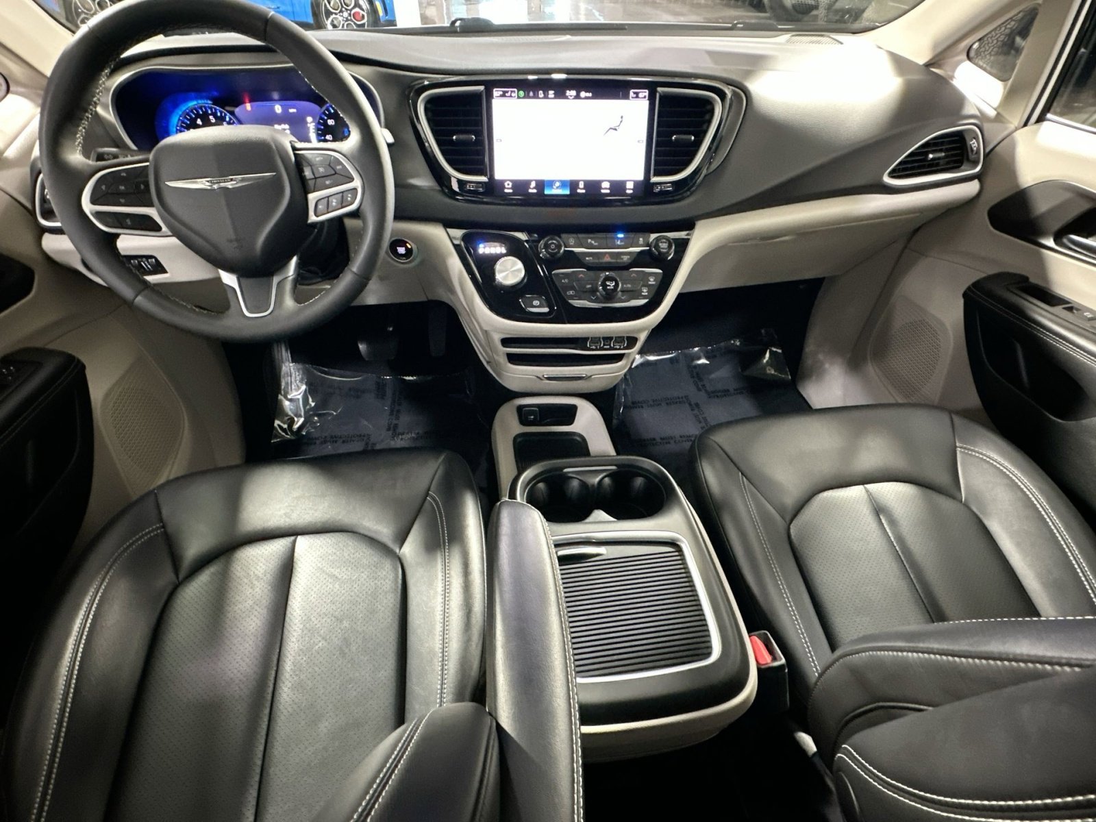 Used 2024 Chrysler Pacifica Touring-L image 30