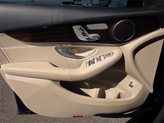 Used 2022 Mercedes-Benz GLC 300 SUV image 19