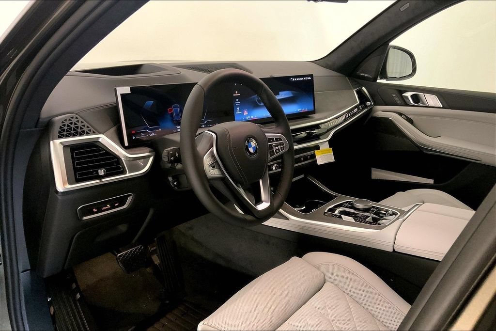 New 2027 BMW X7 xDrive40i w/ Premium Package AWD/4WD image 4
