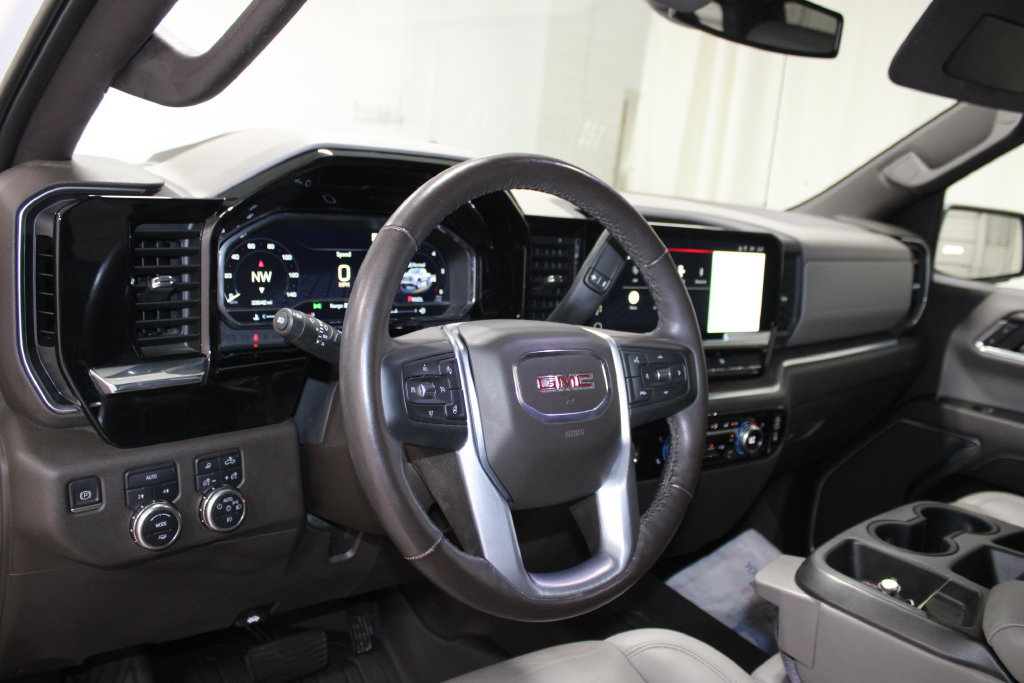 Used 2022 GMC Sierra 1500 SLT AWD/4WD image 32
