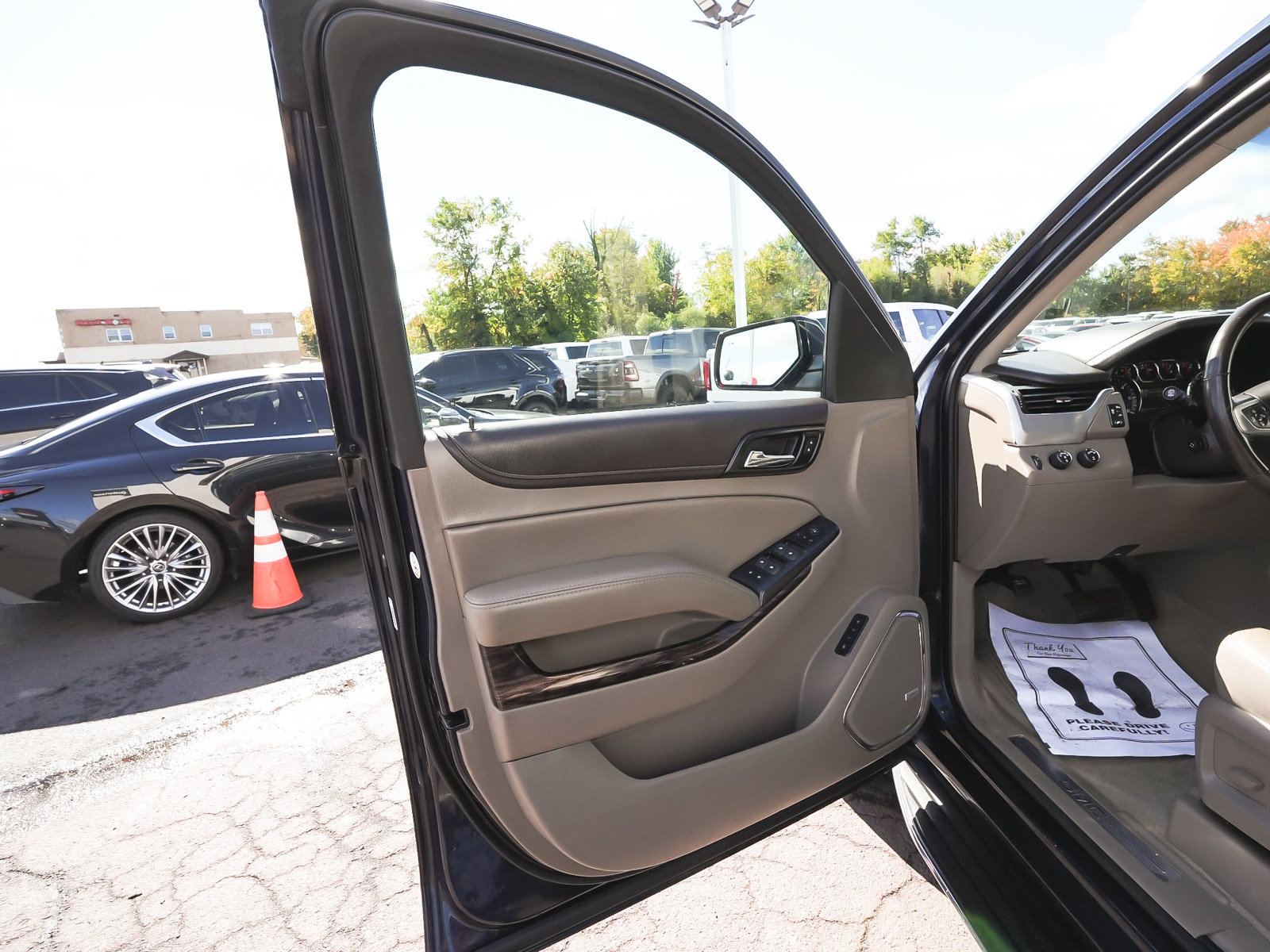 Used 2018 GMC Yukon XL SLT w/ Premium Edition AWD/4WD image 11