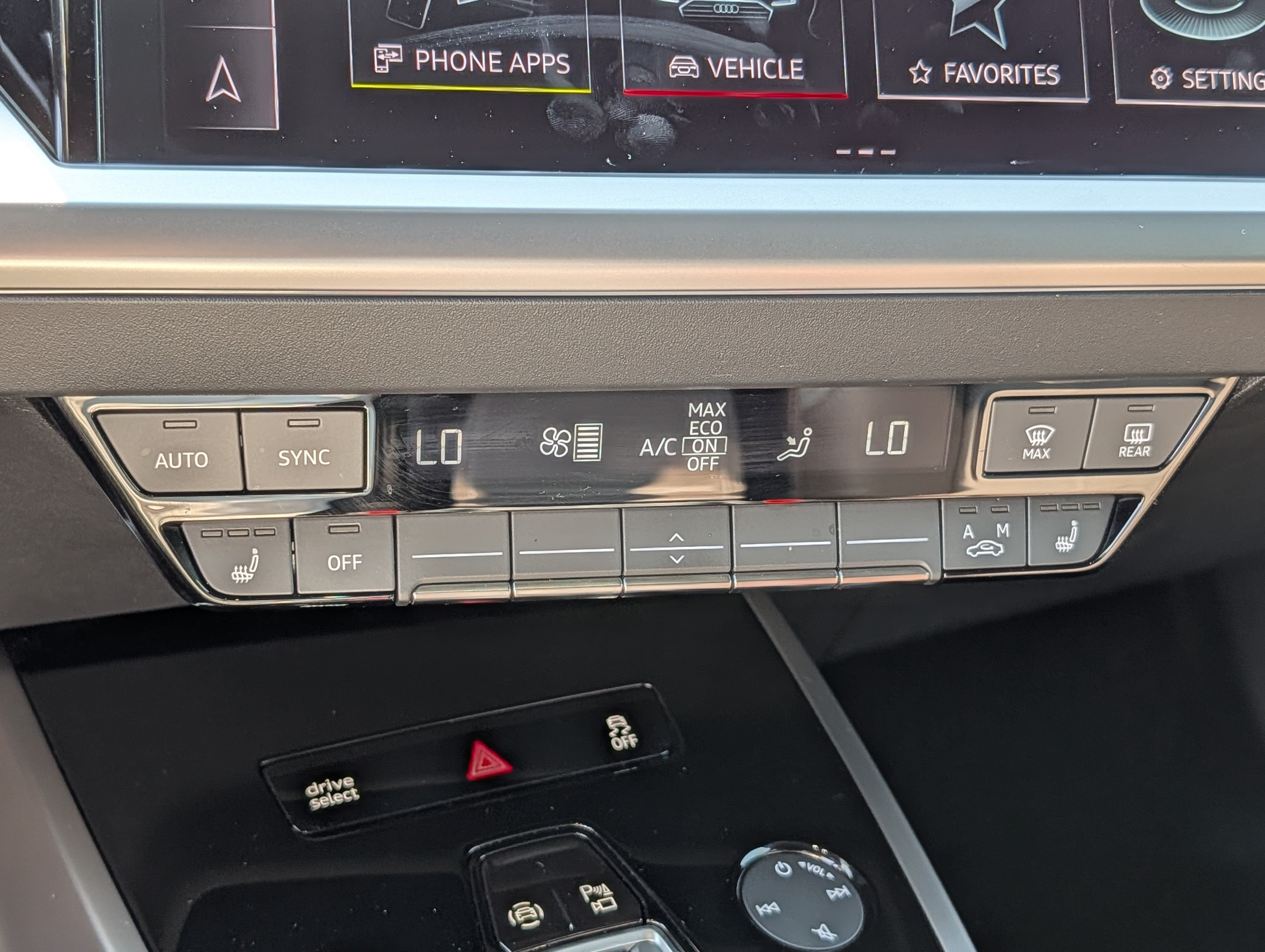 Used 2023 Audi Q4 e-tron Premium Plus w/ Premium Plus AWD/4WD image 23