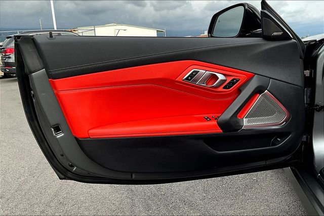 Used 2022 BMW Z4 M40i w/ Premium Package image 17