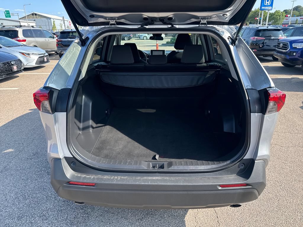 Used 2025 Toyota RAV4 XLE AWD/4WD image 7