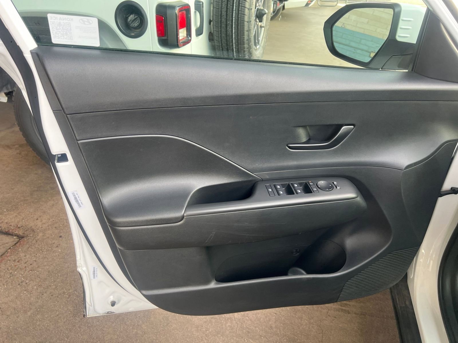 Used 2025 Hyundai Kona SEL image 18