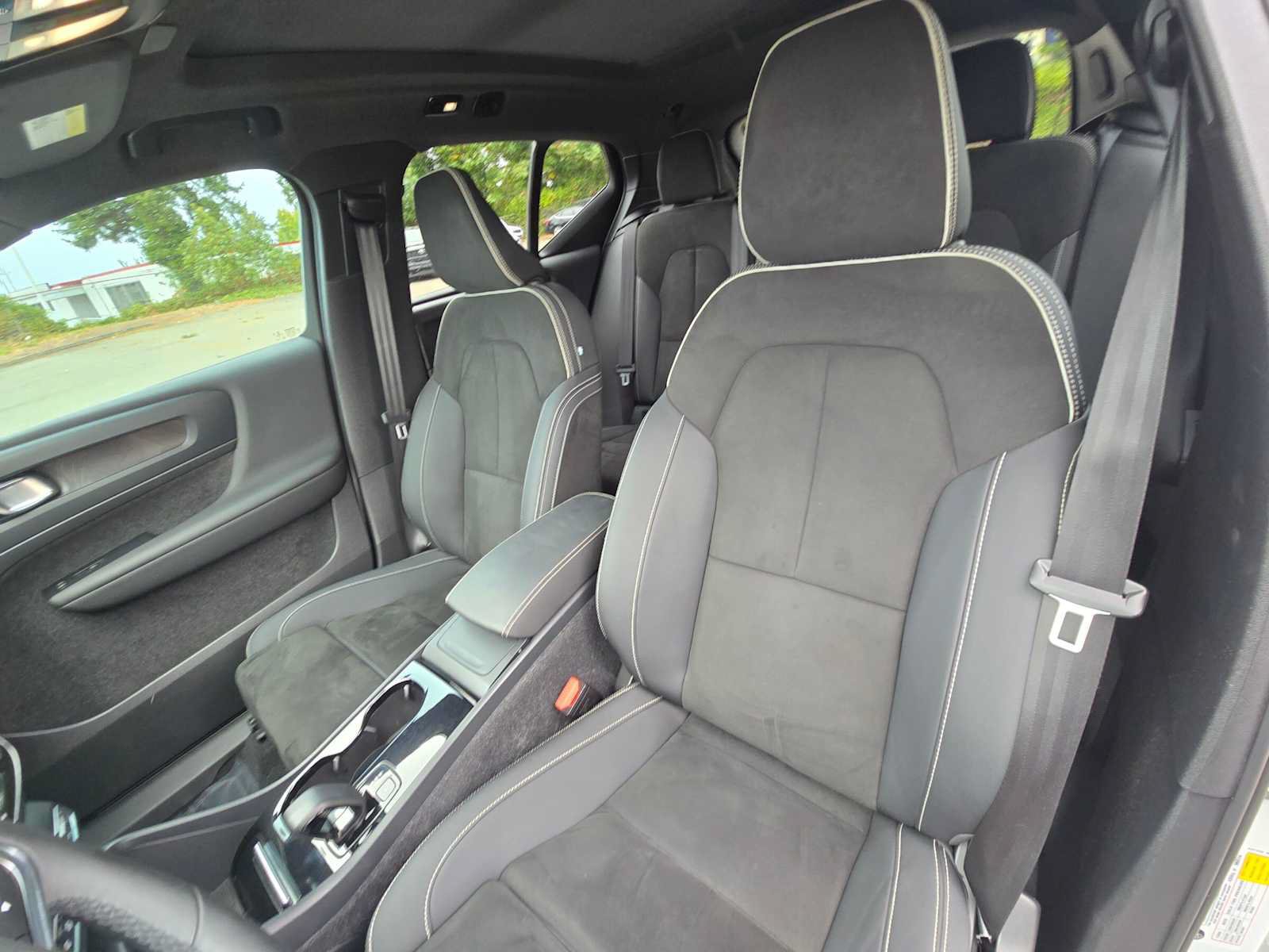 Used 2023 Volvo XC40 Recharge Ultimate AWD/4WD image 21