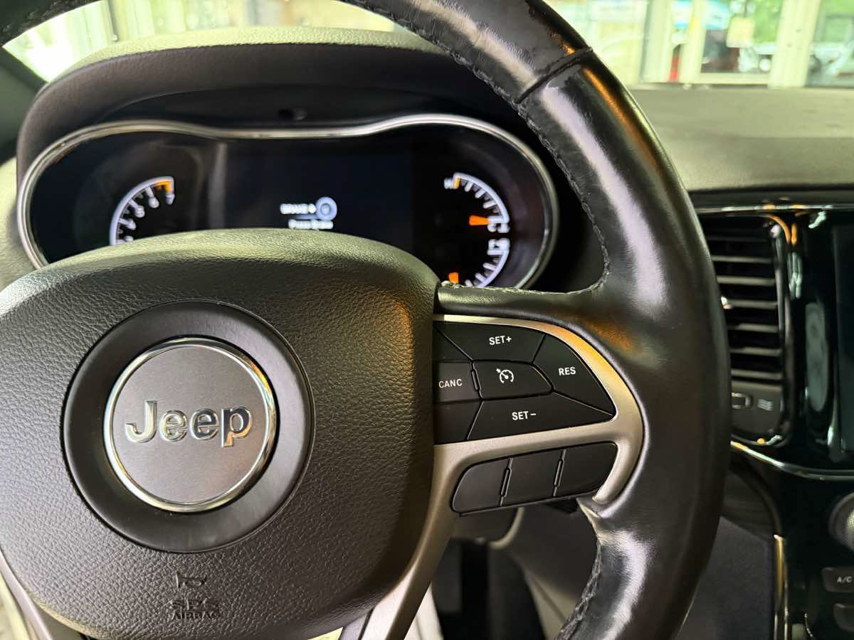 Used 2019 Jeep Grand Cherokee Altitude AWD/4WD image 10