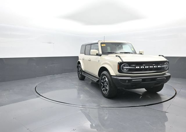Certified 2025 Ford Bronco Outer Banks AWD/4WD image 2