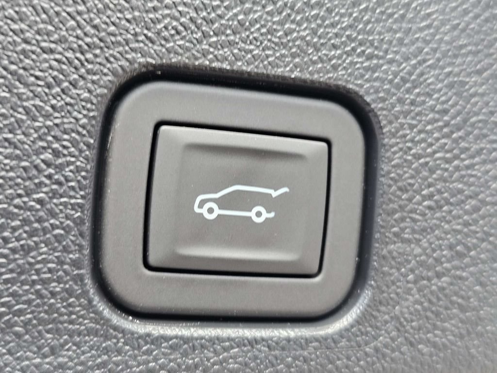 New 2027 Chevrolet Traverse LT w/ Driver Confidence Package AWD/4WD image 15