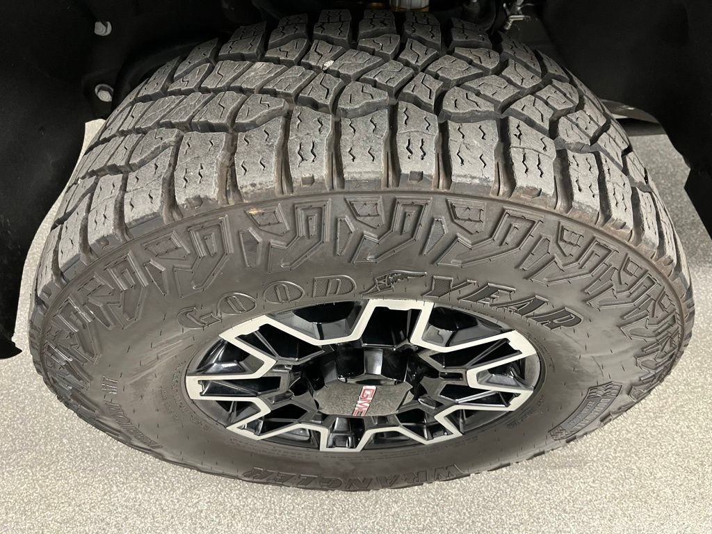 Used 2024 GMC Sierra 2500 AT4X AWD/4WD image 15