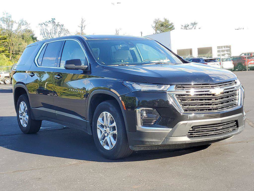 Used 2023 Chevrolet Traverse LS AWD/4WD image 2
