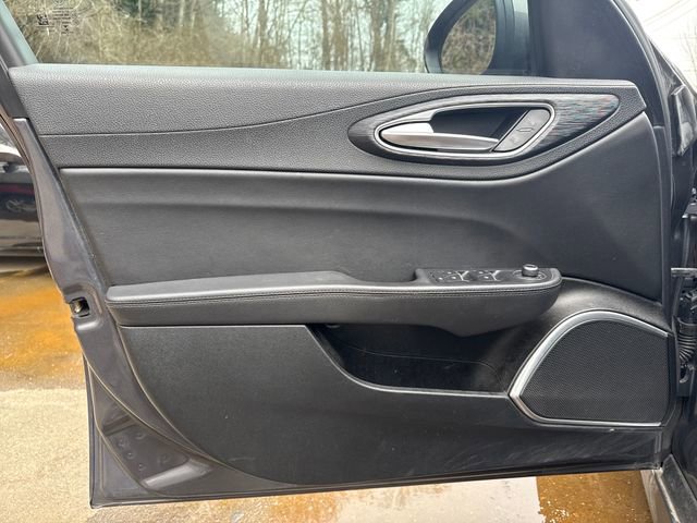 Used 2019 Alfa Romeo Giulia w/ Quick Order Package 22K Sport image 18