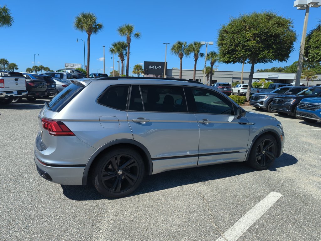 Used 2023 Volkswagen Tiguan SE R-Line FWD image 5