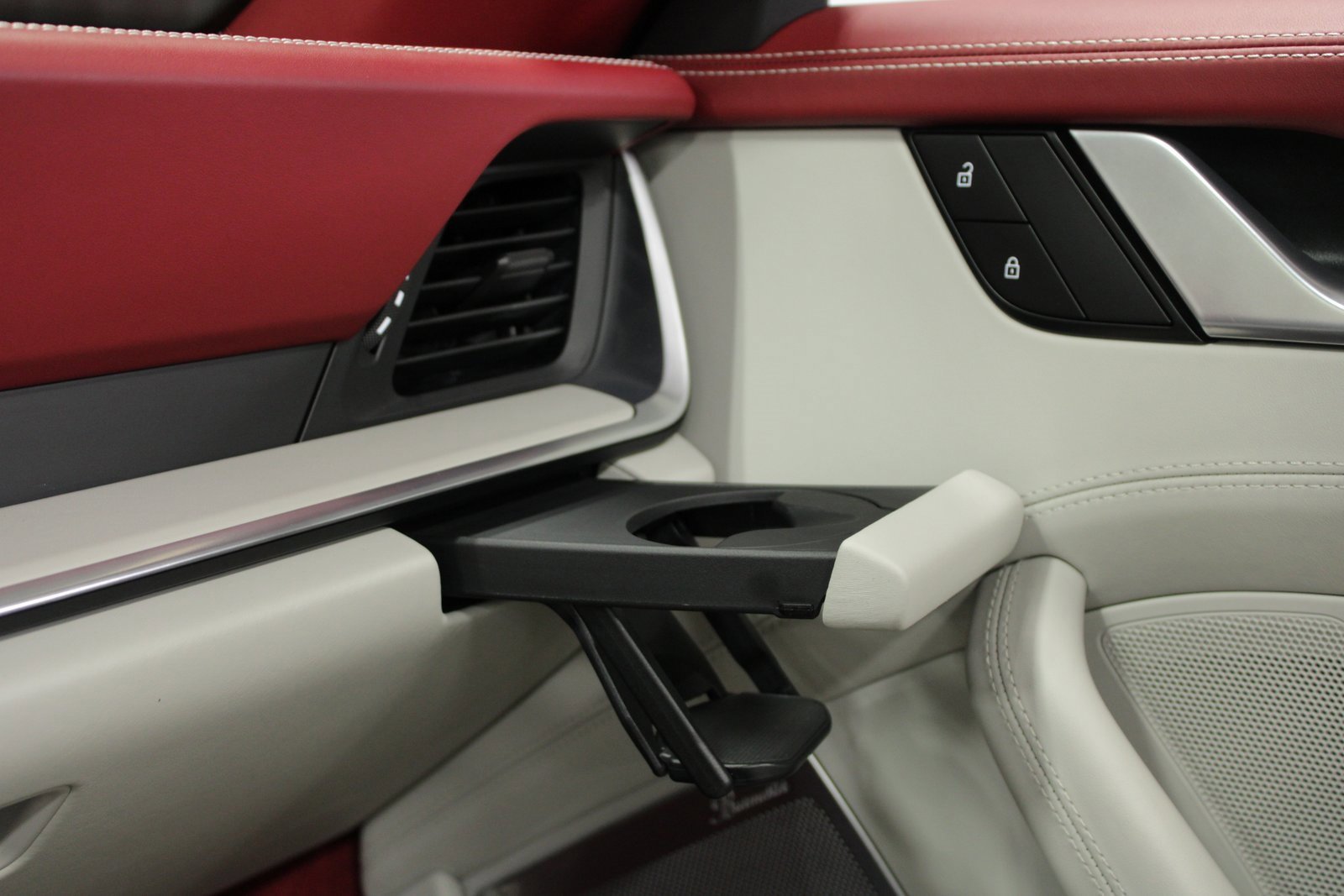 Certified 2023 Porsche 911 Turbo S w/ 911 Turbo Sportdesign Package image 32