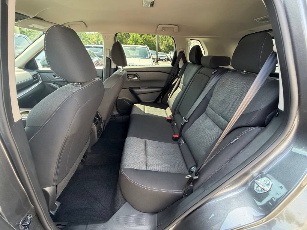 Used 2025 Nissan Rogue SV FWD image 18