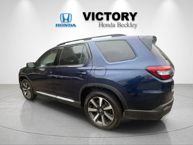 Used 2025 Honda Pilot Touring image 3