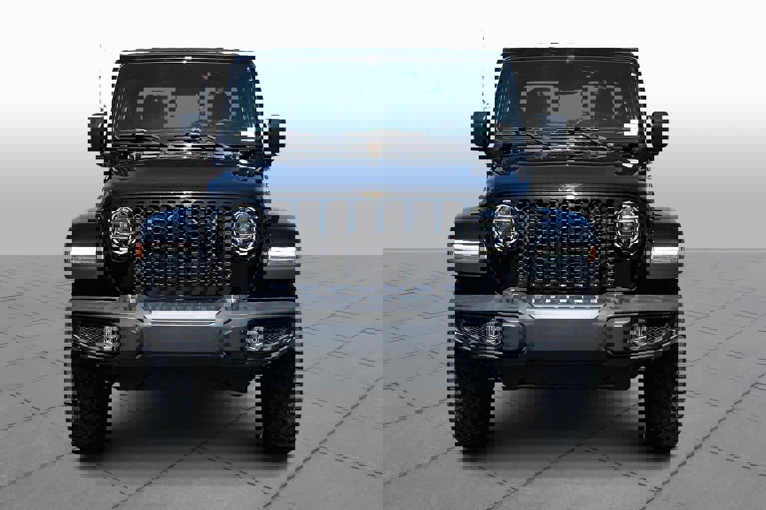 Used 2022 Jeep Gladiator Sport image 4