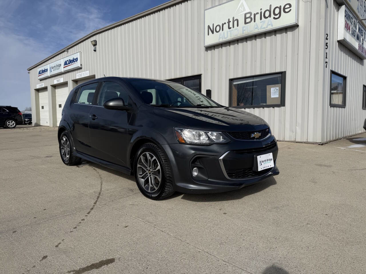 Used 2017 Chevrolet Sonic LT w/ Convenience Package FWD image 1