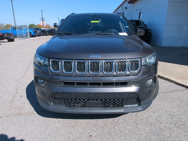 Used 2024 Jeep Compass Latitude AWD/4WD image 4