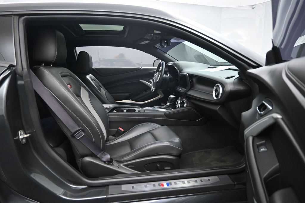 Used 2016 Chevrolet Camaro SS RWD image 28