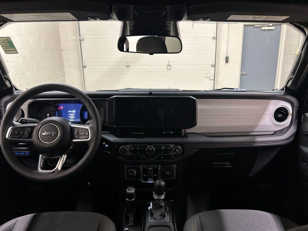 Used 2025 Jeep Wrangler Unlimited Sahara AWD/4WD image 18