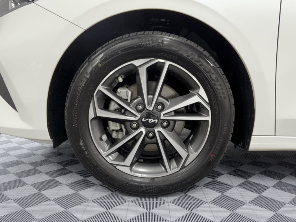 Used 2023 Kia Forte LXS w/ LXS Technology Package FWD image 13