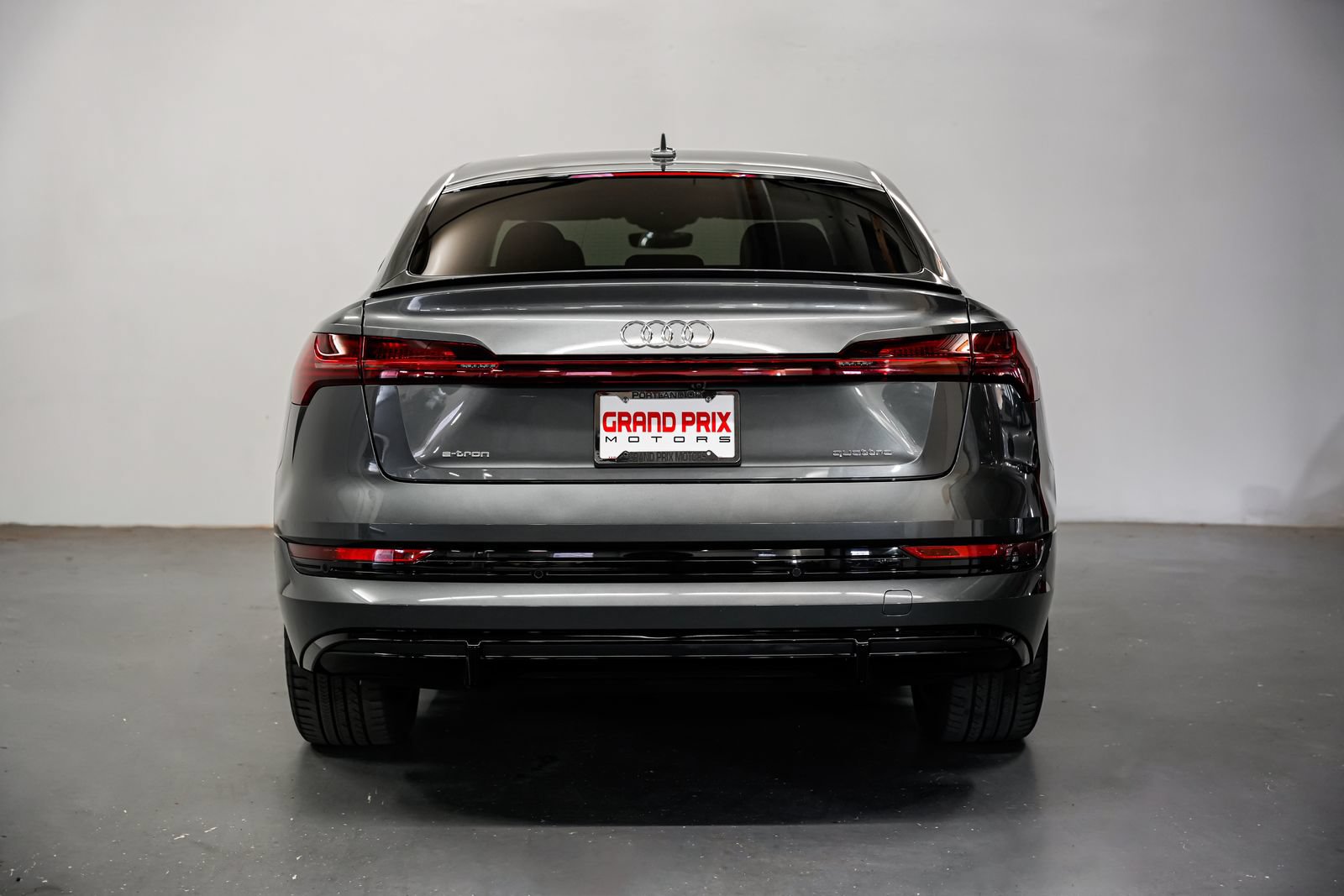 Used 2021 Audi e-tron Premium Plus w/ Premium Plus Package AWD/4WD image 4
